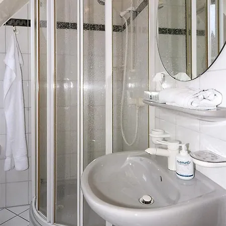 מלון Garni Poggenstool *