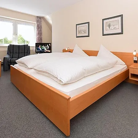 מלון Garni Poggenstool *